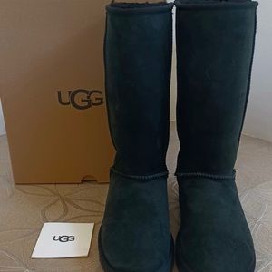Classic tall black UGGs